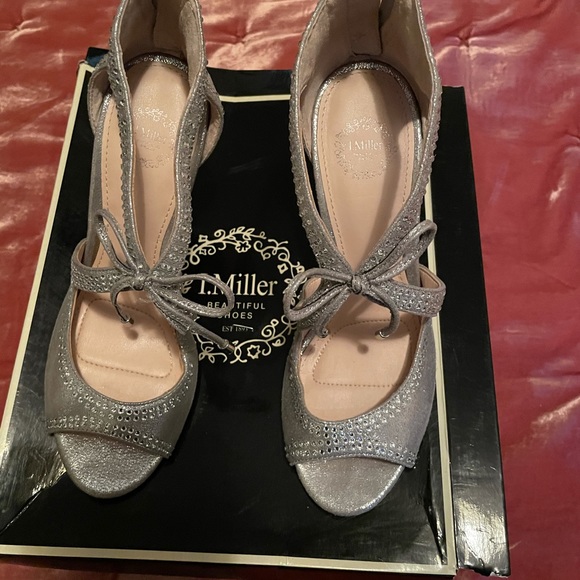 Shoes - Picture 2 of 4